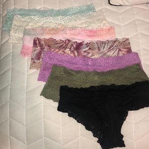 7 pairs of Victoria’s Secret/ pink underwear.